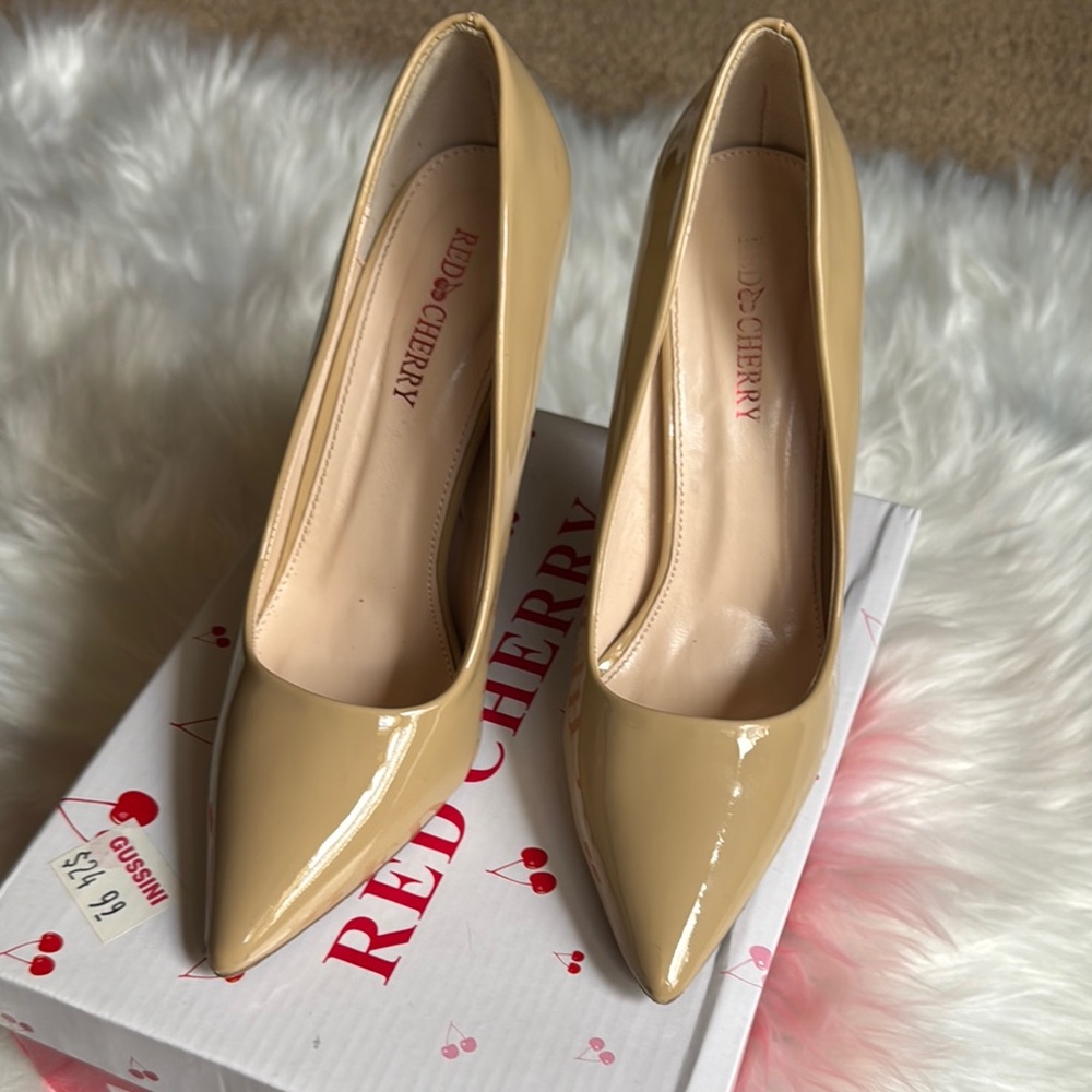 Women's Tan Pumps